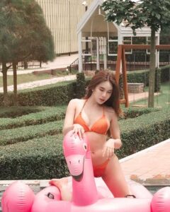 ครูแพรว ชุดว่ายน้ำ