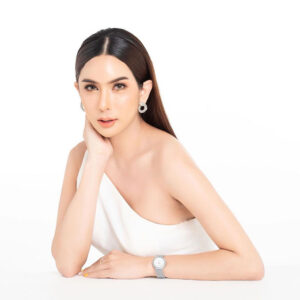 ครูแพรว ใส